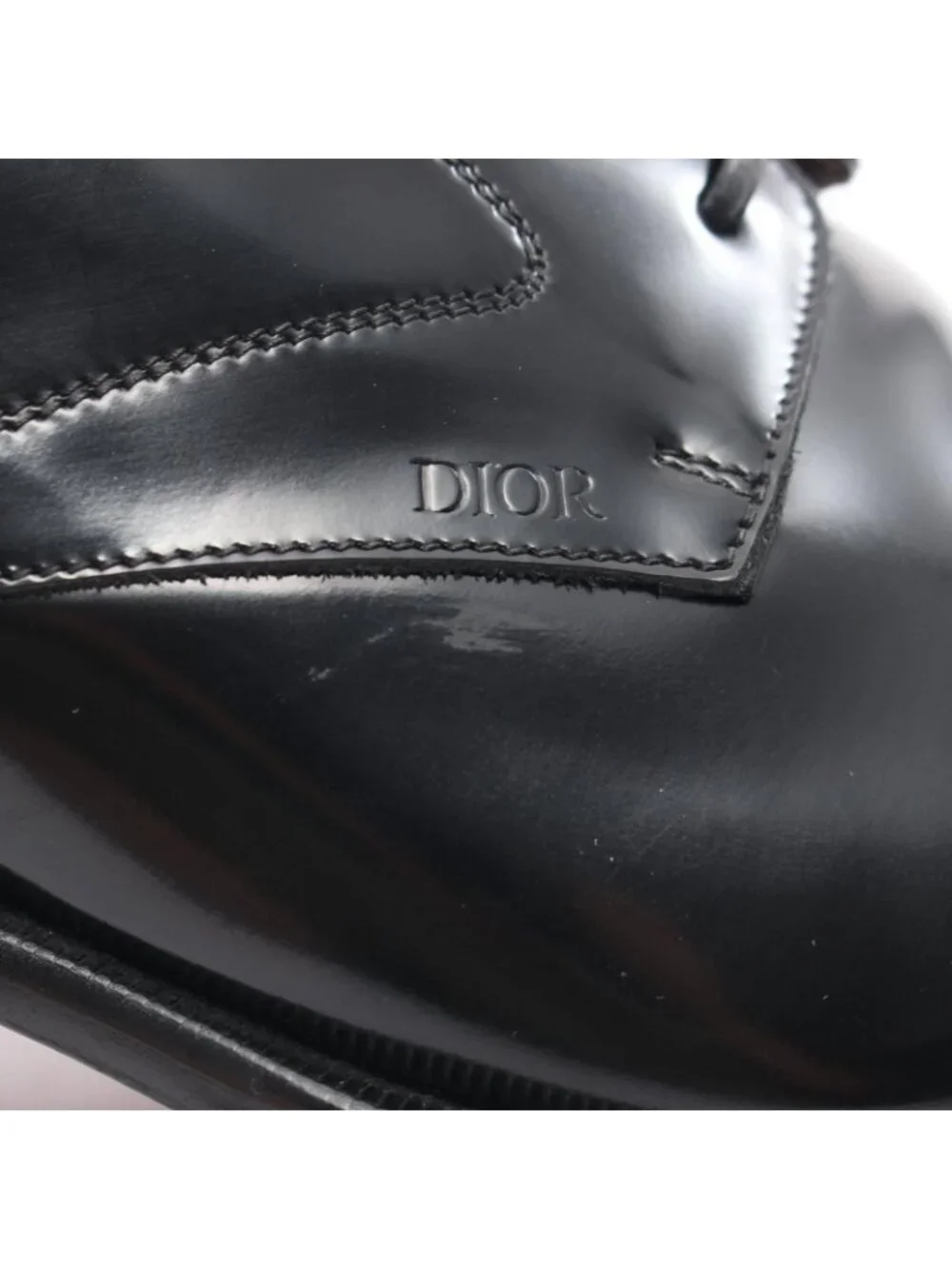 Christian Dior slight signs